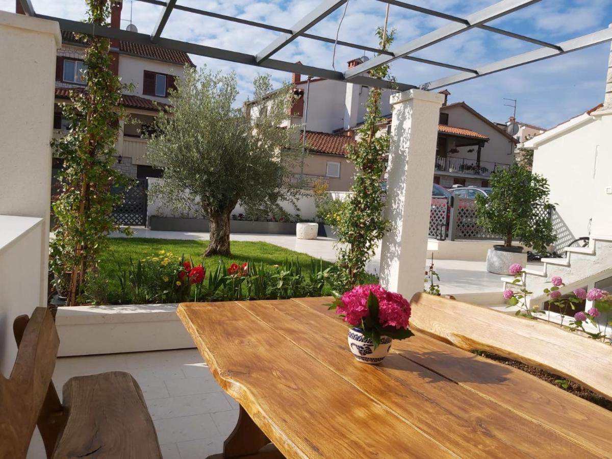 Appartamento Haus Silvia Rovigno Esterno foto