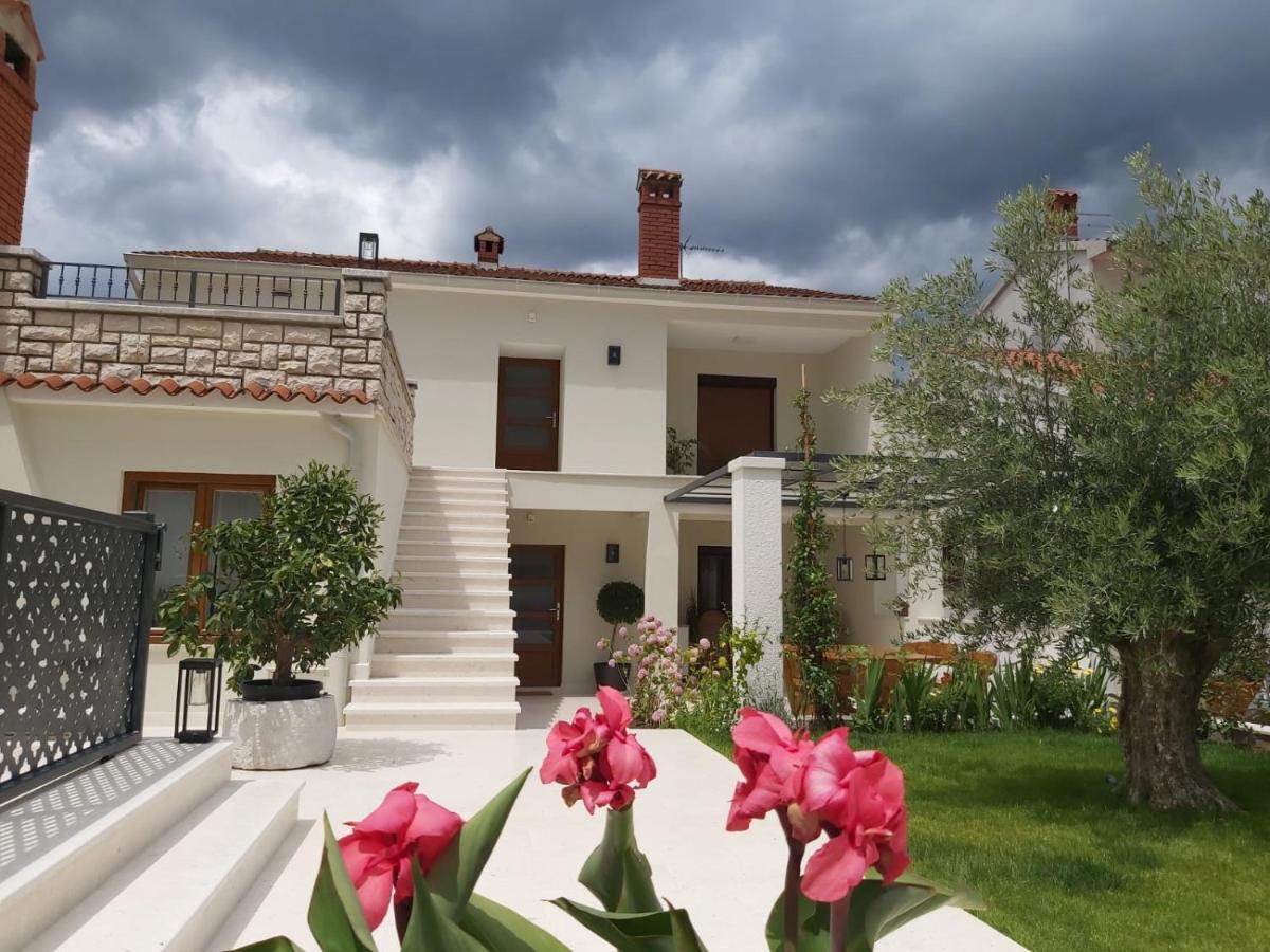 Appartamento Haus Silvia Rovigno Esterno foto