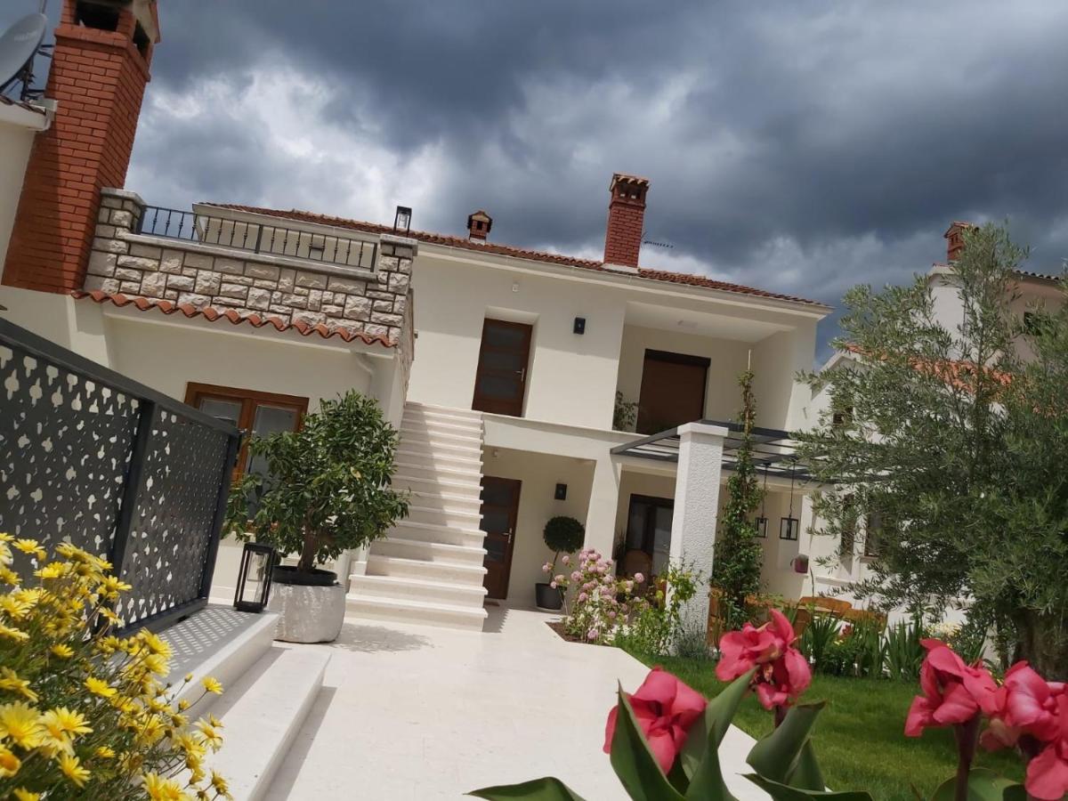 Appartamento Haus Silvia Rovigno Esterno foto